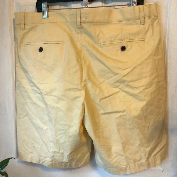 Chase Edward Golf Shorts MensSize 38”W, 9.5”L Pockets Yellow - Picture 4 of 7
